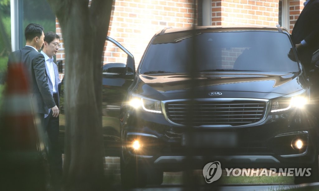 특검 압수수색 김경수 경남지사 출근길