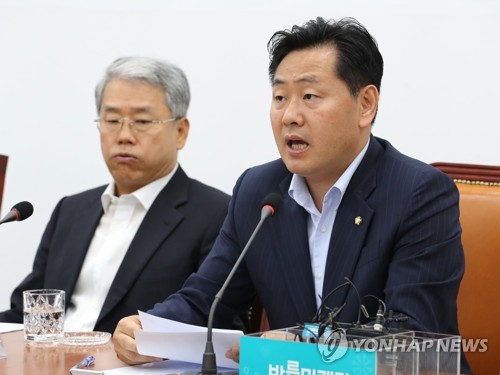 비상대책회의에서 발언하는 김관영
