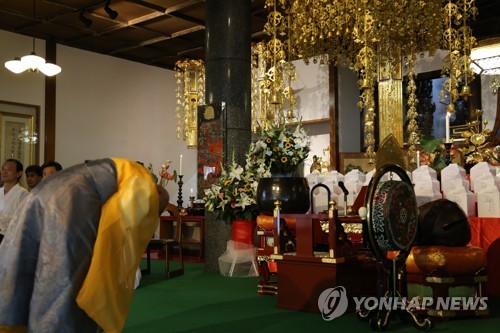 강제연행 희생자 유골 35구 귀향길…日사찰서 열린 추모법회