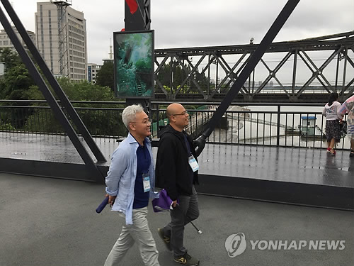 범민족평화포럼 참가자 압록강단교 방문