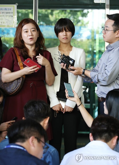 사진유출.강제추행 공판 방청한 피해자 양예원씨
