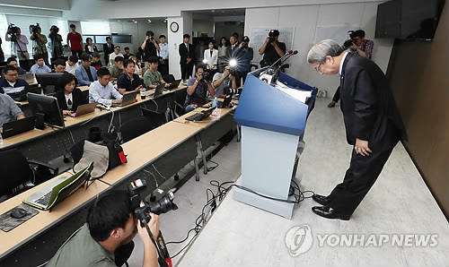 기자회견 하는 정운찬 KBO총재