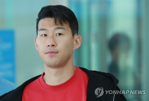 대표팀 임무 마치고 출국하는 손흥민