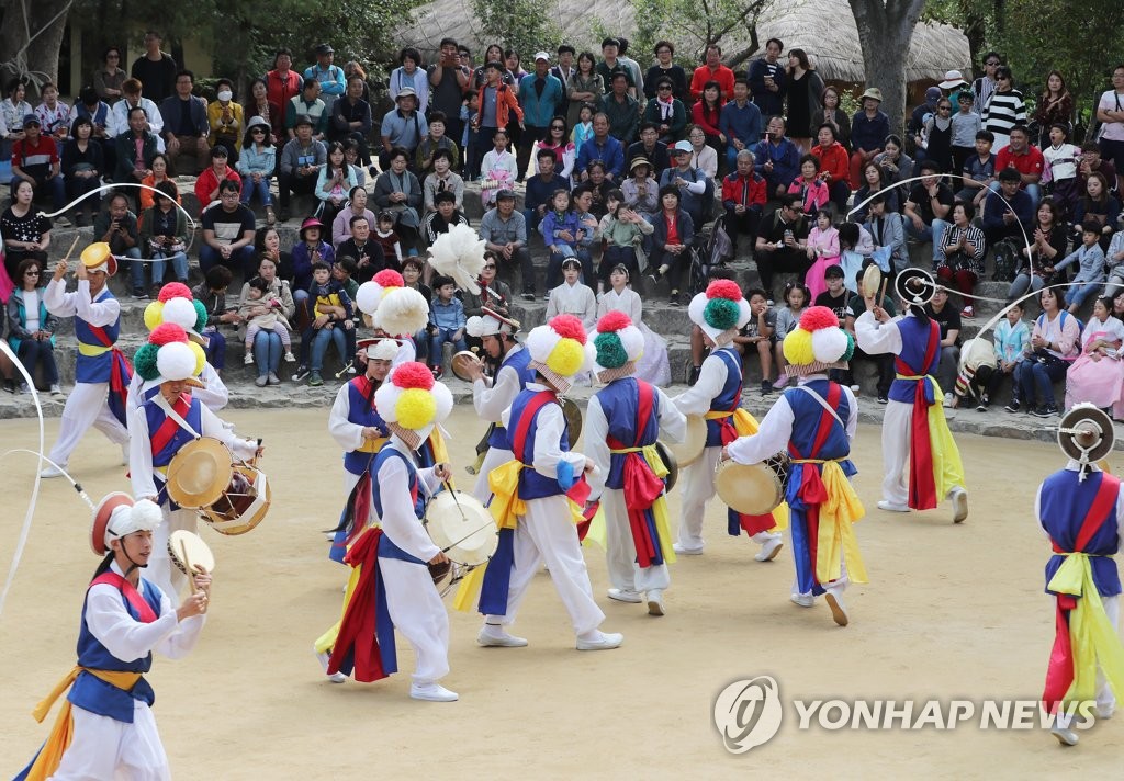 한국민속촌에서 즐기는 흥겨운 농악놀이