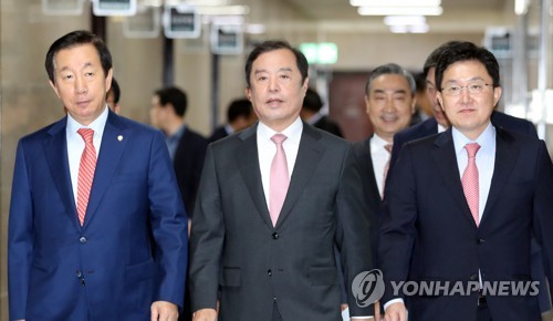 비상대책위원회 회의 참석하는 김병준