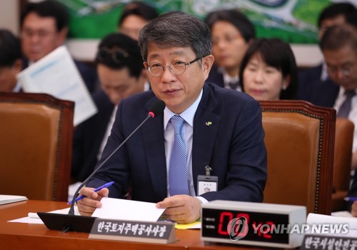국감 질의 답하는 박상우 사장