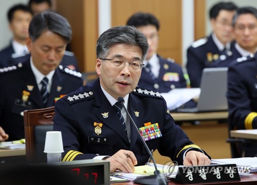 답변하는 민갑룡 경찰청장