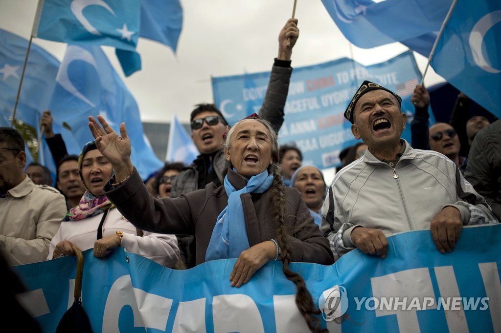 中, 강제수용소 논란 신장 위구르 캠프 '합법화'