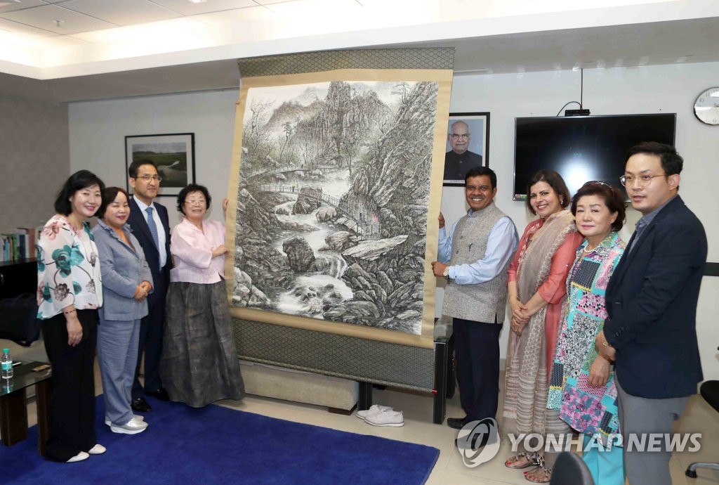 인도 뭄바이 비엔날레 주 정부 방문
