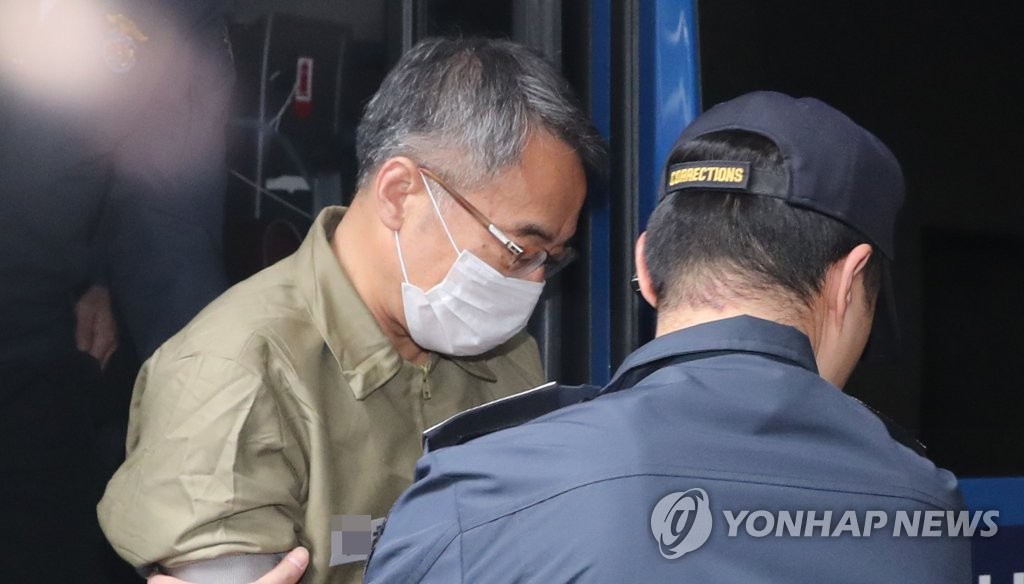 구속 후 첫 소환 조사받는 임종헌 전 법원행정처 차장
