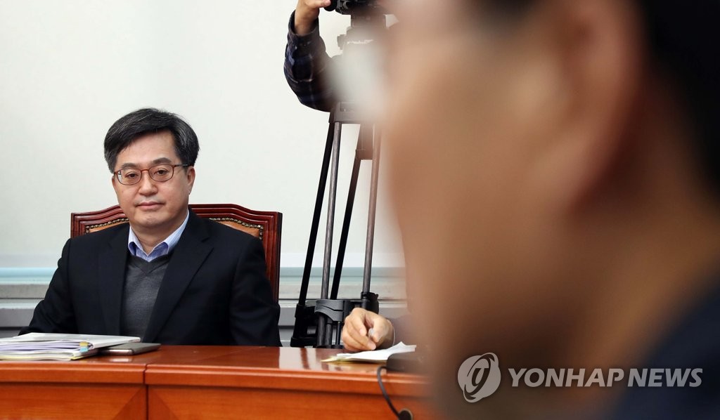 장하성 실장 발언듣는 김동연 부총리