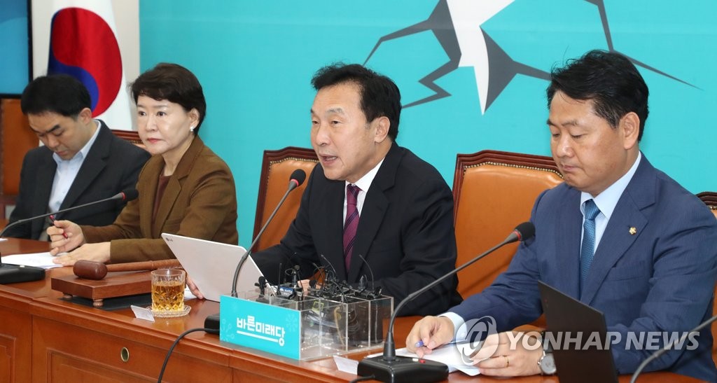 최고위원회의에서 발언하는 손학규
