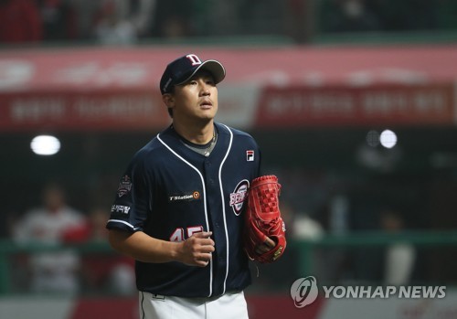 7회말 교체되는 이용찬