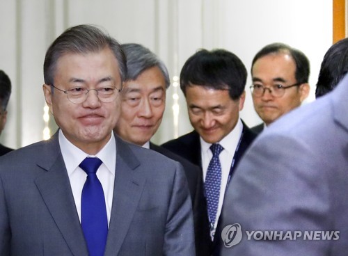 제3차 반부패정책협의회 참석하는 문무일 검찰총장