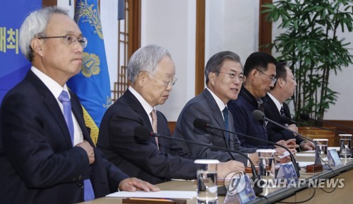 경제사회노동위원회 첫 회의 발언하는 문 대통령