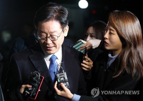 13시간 조사 마치고 귀가하는 이재명