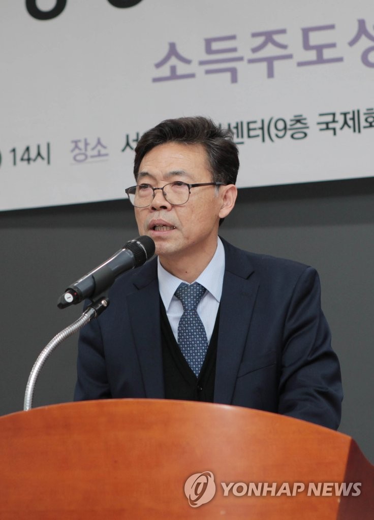 홍장표 소득주도성장특위 위원장 "자영업자 소득 늘려야"