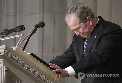 아들 부시 전대통령의 '침묵'