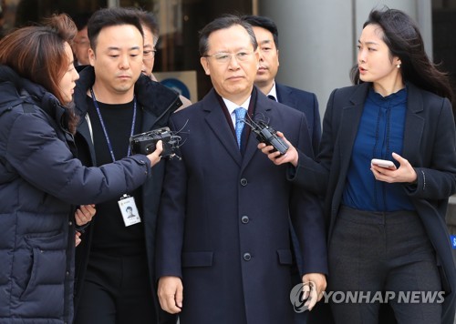 '묵묵부답' 박병대 전 대법관
