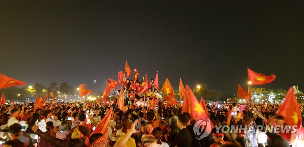 스즈키컵 결승진출에 환호하는 베트남 축구팬들
