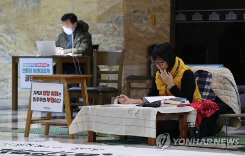 단식농성 이어가는 손학규와 이정미