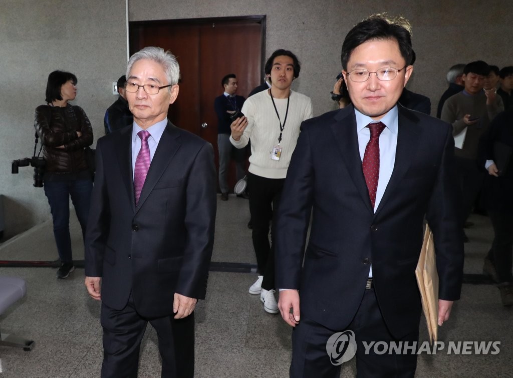 한국당 비대위 회의 참석하는 조강특위 위원들