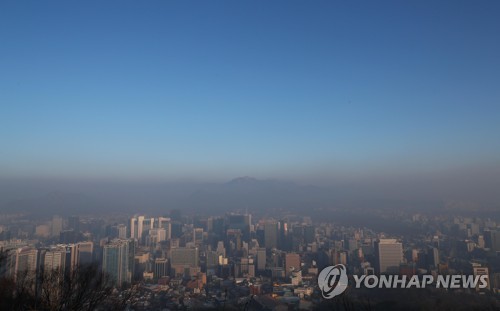 미세먼지 반, 파란 하늘 반