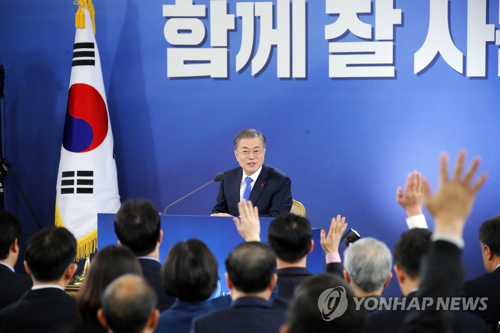 President Moon Jae-in takes questions in a press conference held at his office Cheong Wa Dae in Seoul on Jan. 10, 2019. (Yonhap)