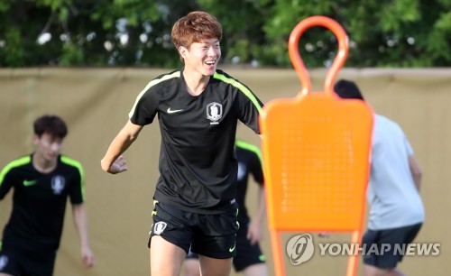 깃털처럼 가벼운 황의조
