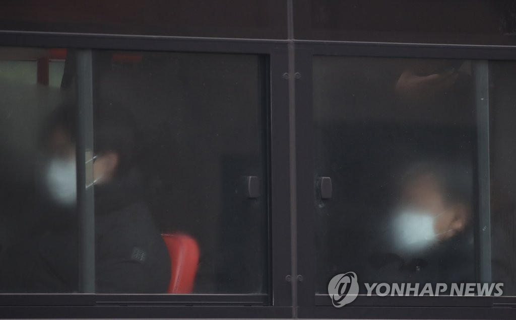 버스 안에서도 마스크 착용
