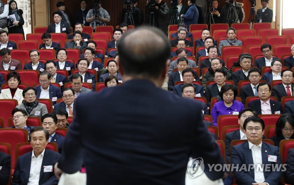한자리에 모인 자유한국당 의원들[자료사진]