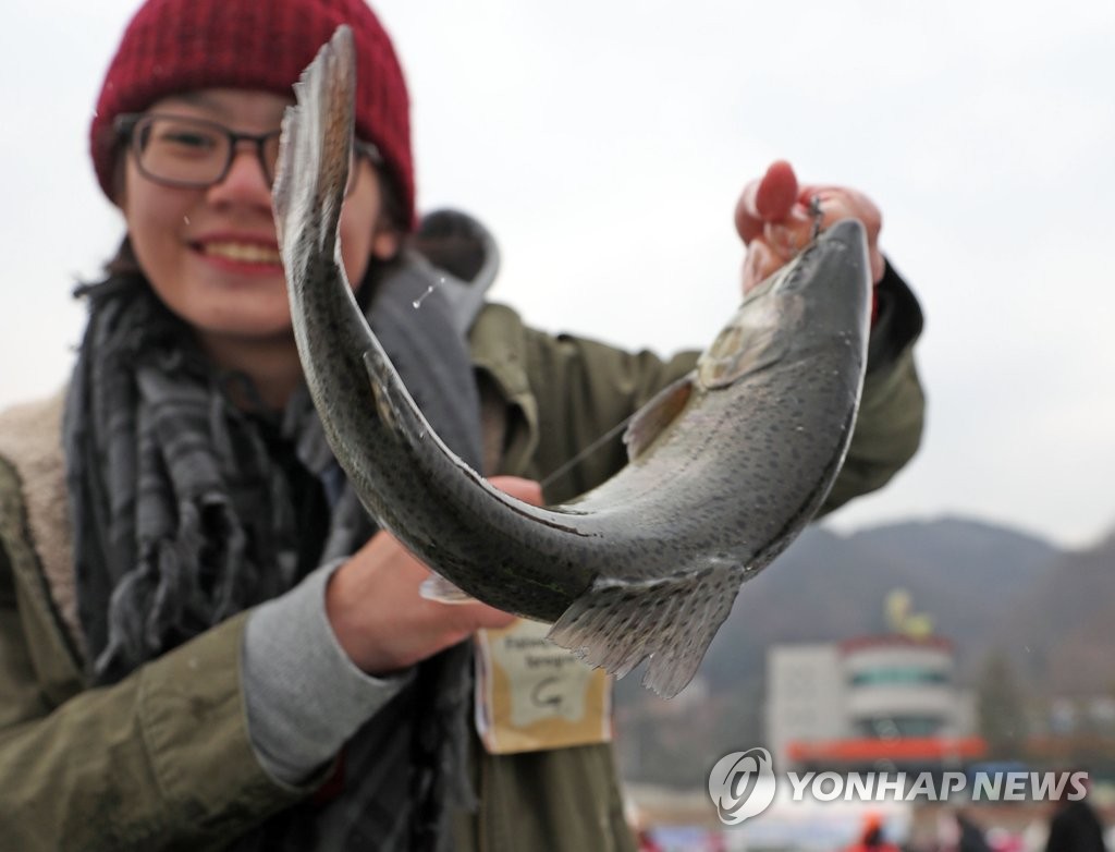 '산천어축제가 즐거워요'