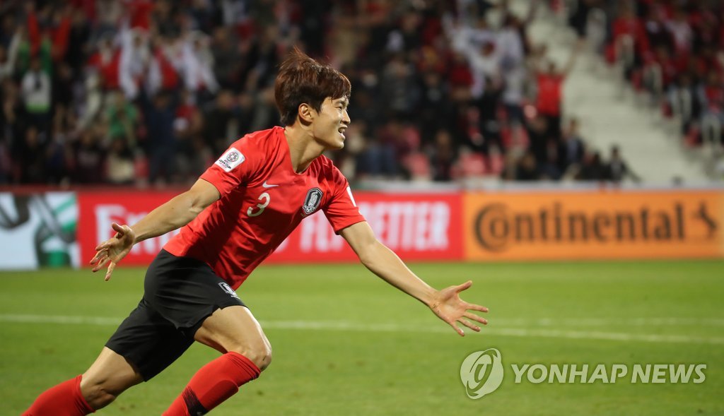 South Korea's Kim Jin-su celebrates after scoring a goal against Bahrain during the first half extra time in the AFC Asian Cup round of 16 match at Rashid Stadium in Dubai, the United Arab Emirates, on Jan. 22, 2019. (Yonhap)
