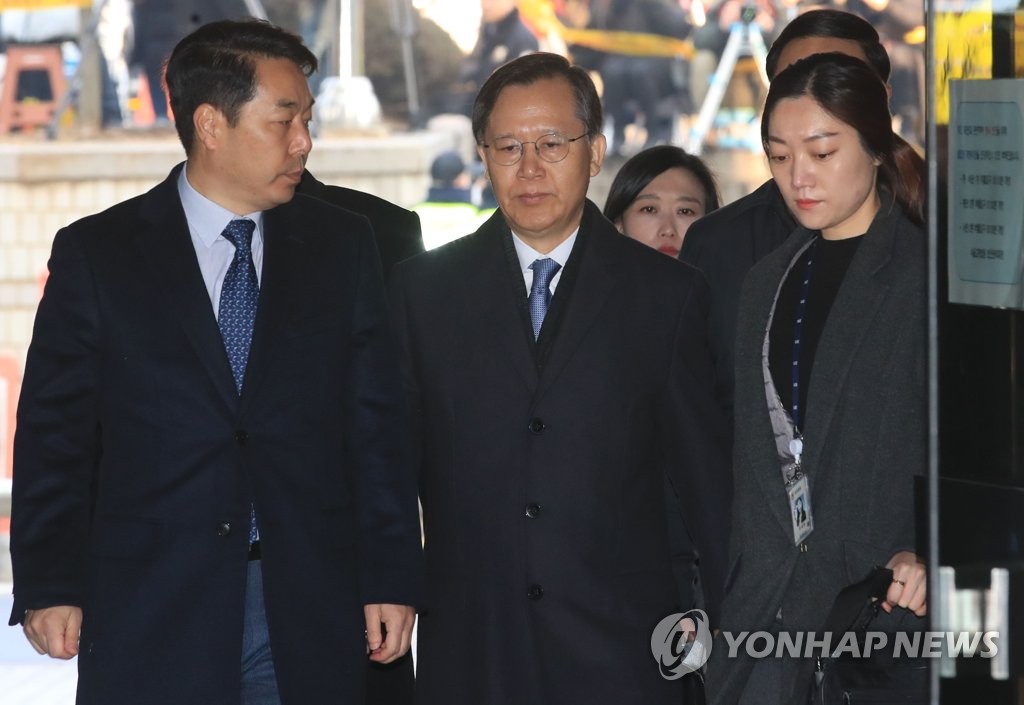 굳은 표정의 박병대 전 대법관