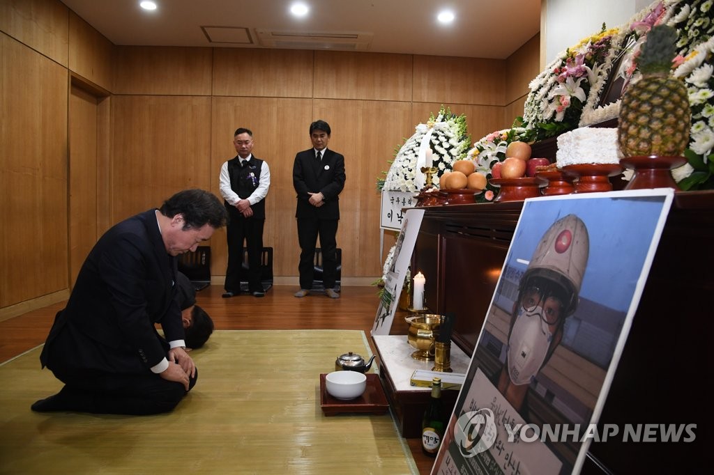 고 김용균씨 빈소 찾은 이낙연 총리