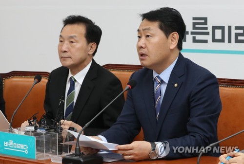발언하는 김관영 원내대표