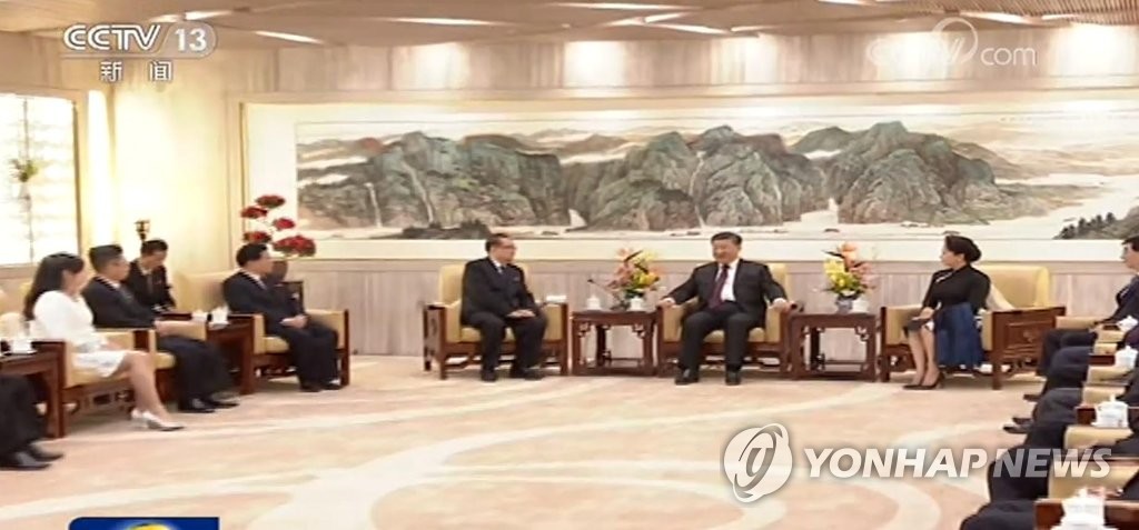북한 리수용의 시진핑 부부 회견에 배석한 현송월