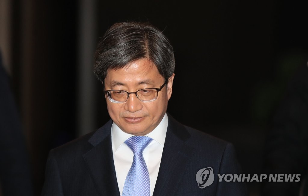 생각에 잠긴 김명수 대법원장