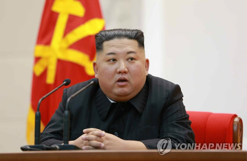 연설하는 김정은