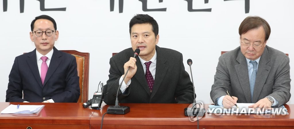 청와대 특별감찰반 진상조사 회의에서 발언하는 김태우