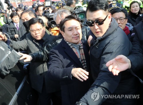 '광주 방문 강행' 김진태