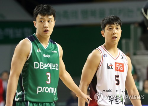 허웅-허훈, 코트에서 만나니 어색해