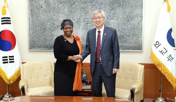 UNFPA chief in Seoul UNFPA chief in Seoul