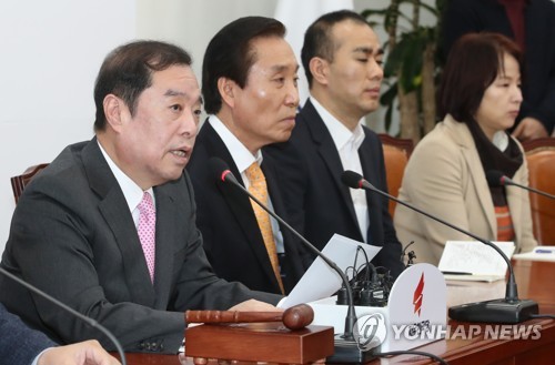 발언하는 김병준 위원장