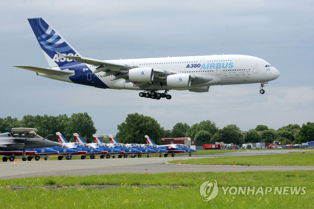 '하늘 위의 호텔' A380 위용