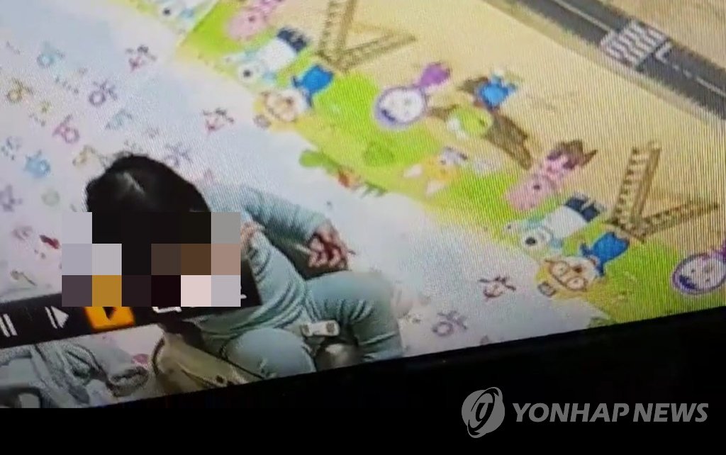 "애완견도 묶어두지 않는데…"