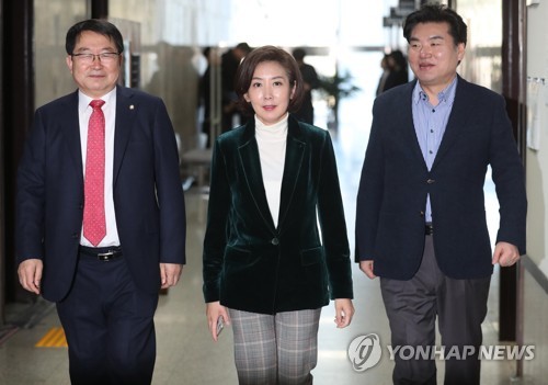 인터뷰장 향하는 나경원 원내대표