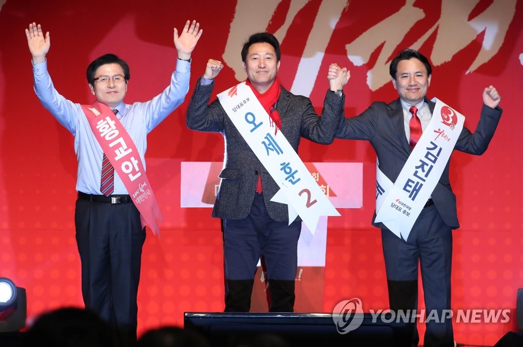 인사하는 한국당 당 대표 후보들