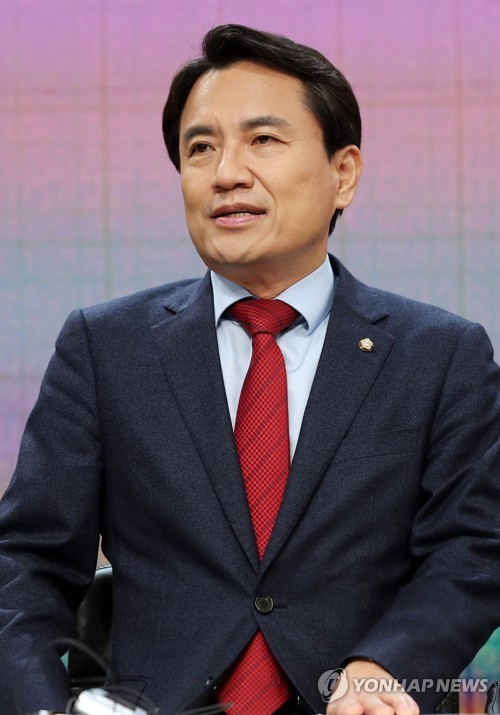 토론회 참석한 김진태 후보