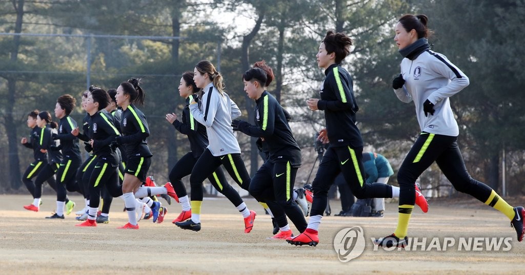 몸푸는 여자축구대표팀